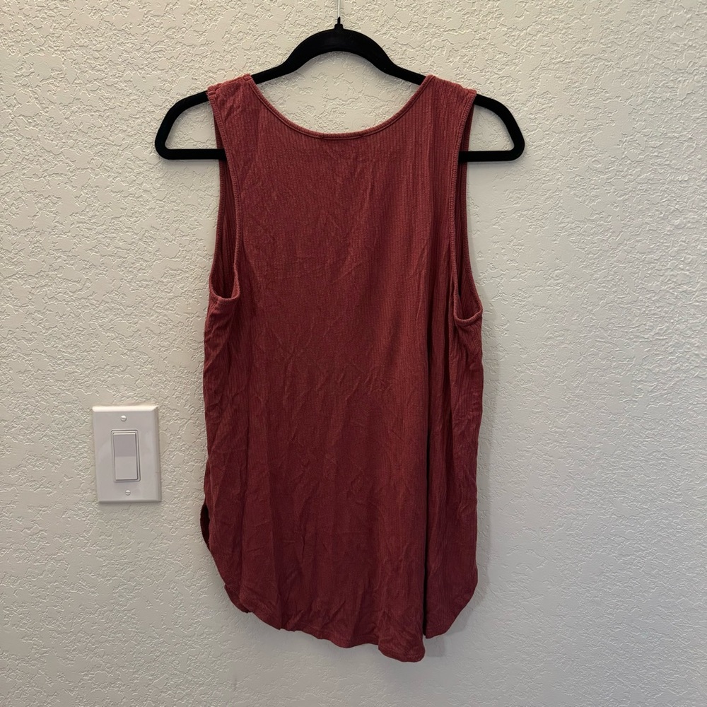 Split Side Tank Top - Picture 3 of 4